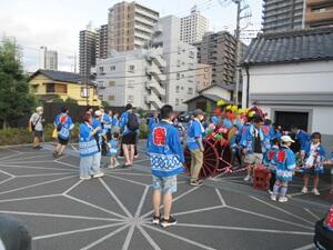 暑さに負けず子ども神輿