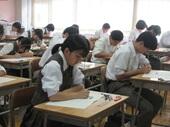 静寂の教室に鉛筆の音が・・・